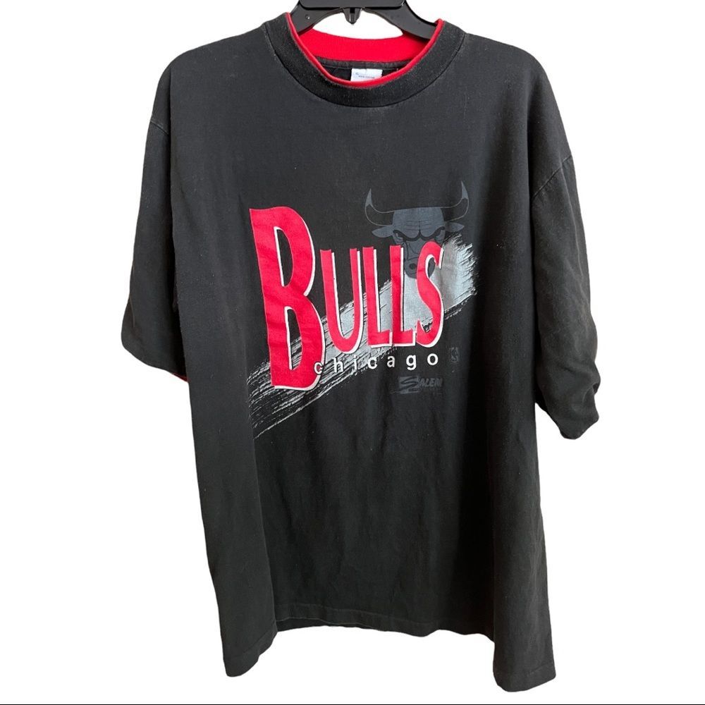Vintage 90’s CHICAGO BULLS t-shirt Men’s XL, Faded black & red